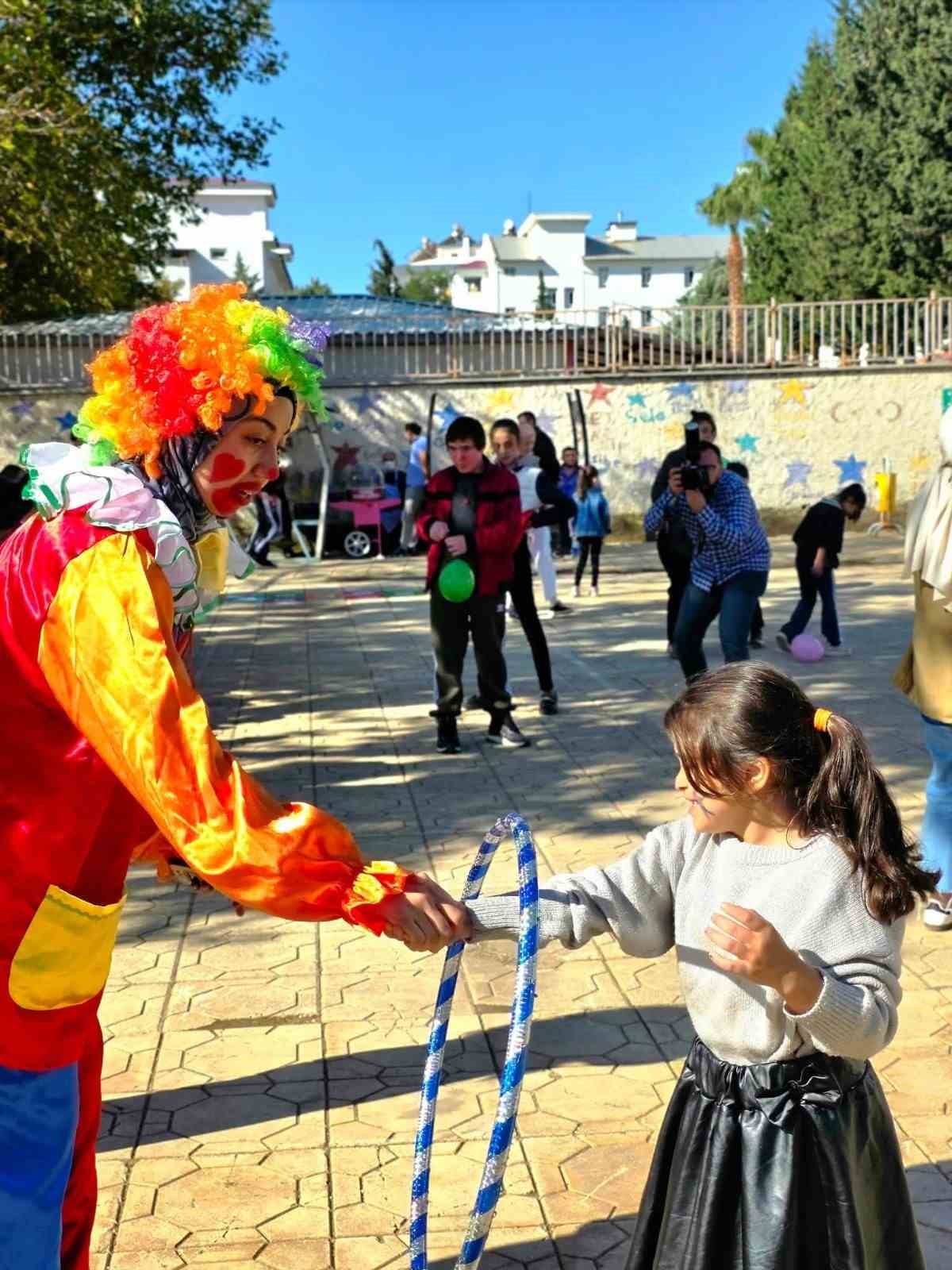 Gençlik Merkezi ekipleri özel öğrencilerin neşesine ortak oldu