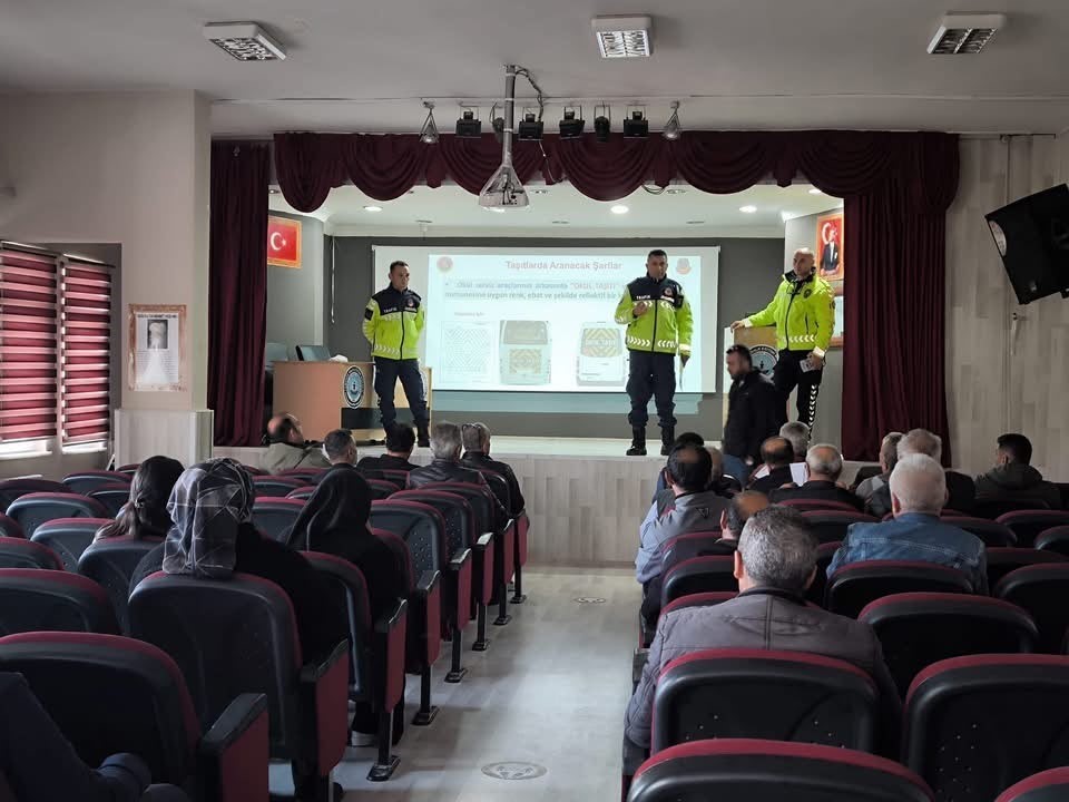 Tomarza’da taşımalı eğitim servis şoförlerine öğrenci güvenliği eğitimi