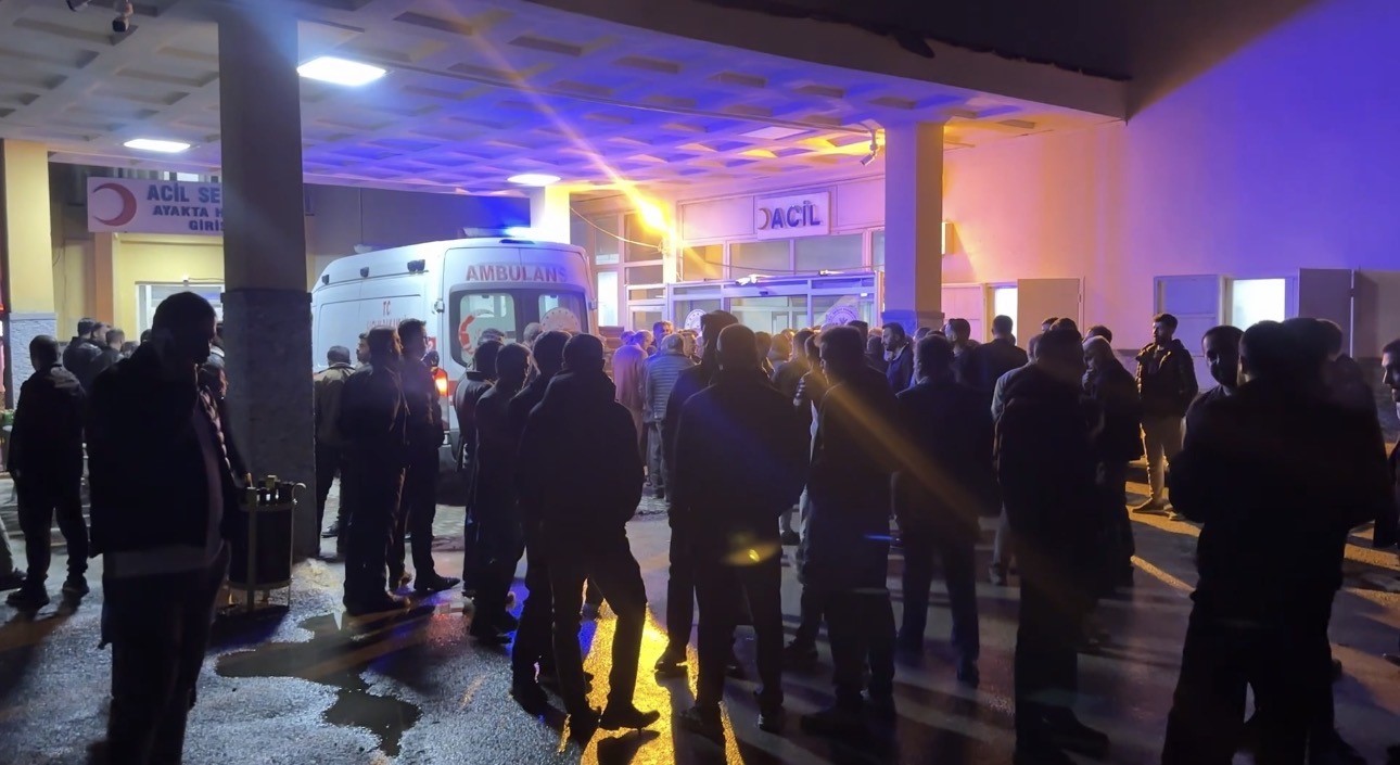 Hakkari’de silahlı kavga: 3 yaralı