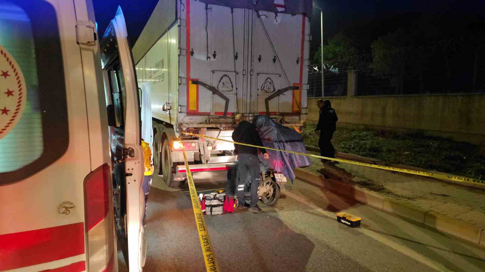 Feci kazada motokurye hayatını kaybetti