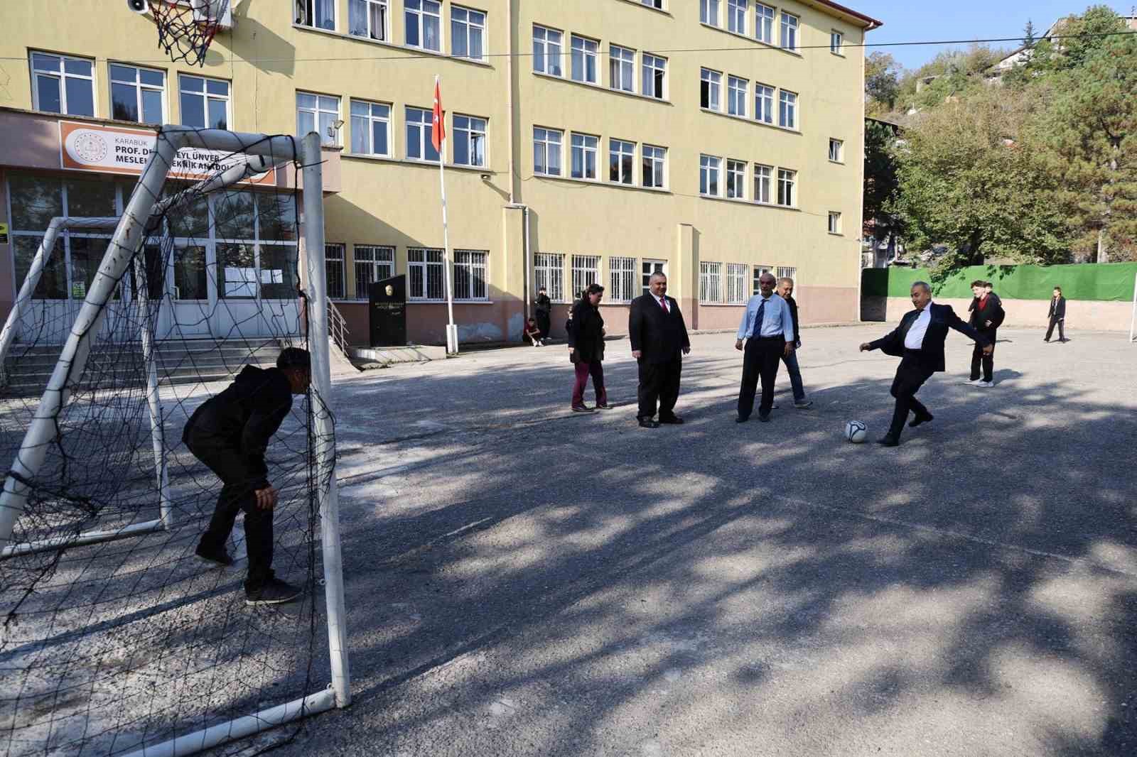 İl Milli Eğitim Müdürü Akbaş, öğrencilerle bir araya geldi