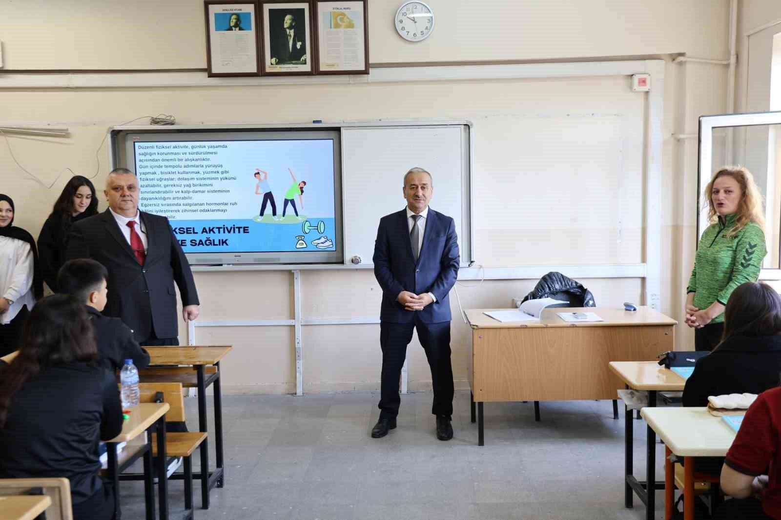 İl Milli Eğitim Müdürü Akbaş, öğrencilerle bir araya geldi