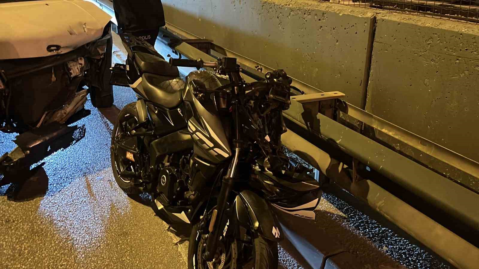 Otomobile çarpan motosiklet sürücüsü yaralandı
