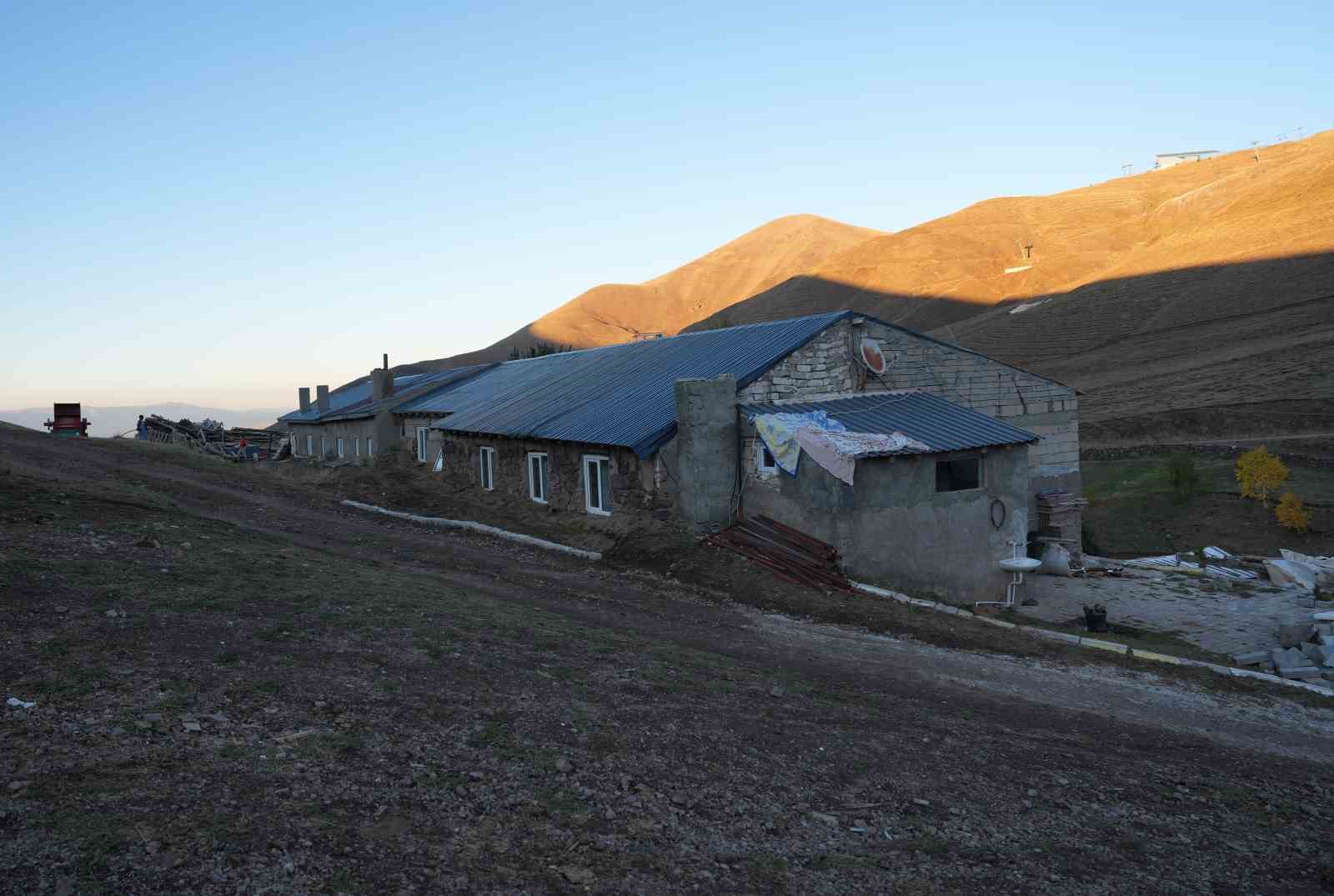 Palandöken’de turizm tesisleriyle iç içe geleneksel yaşam: Beri Piri Komu