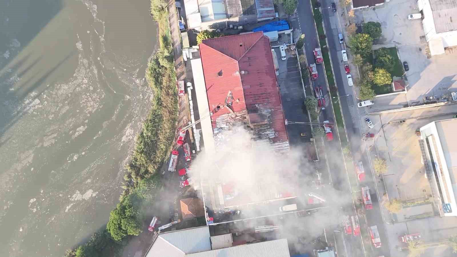Tuzla’daki fabrika yangını havadan görüntülendi