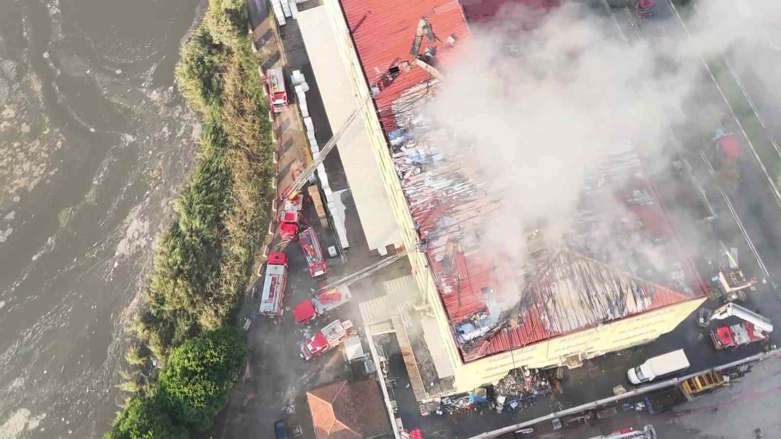 Tuzla’daki fabrika yangını havadan görüntülendi