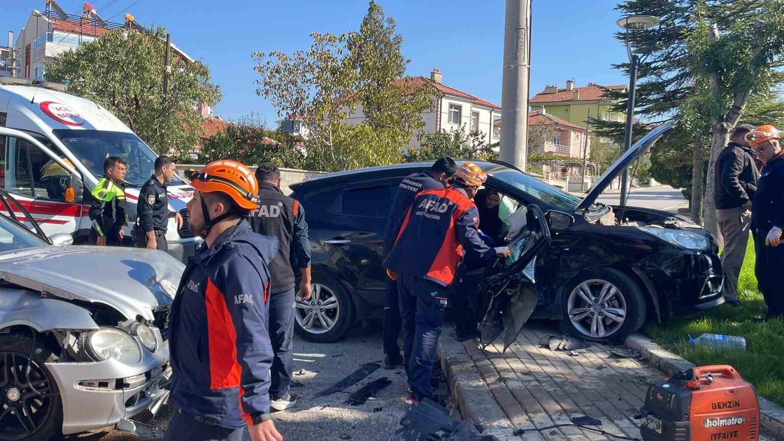 Karaman’da otomobil ile cip çarpıştı: 3 yaralı
