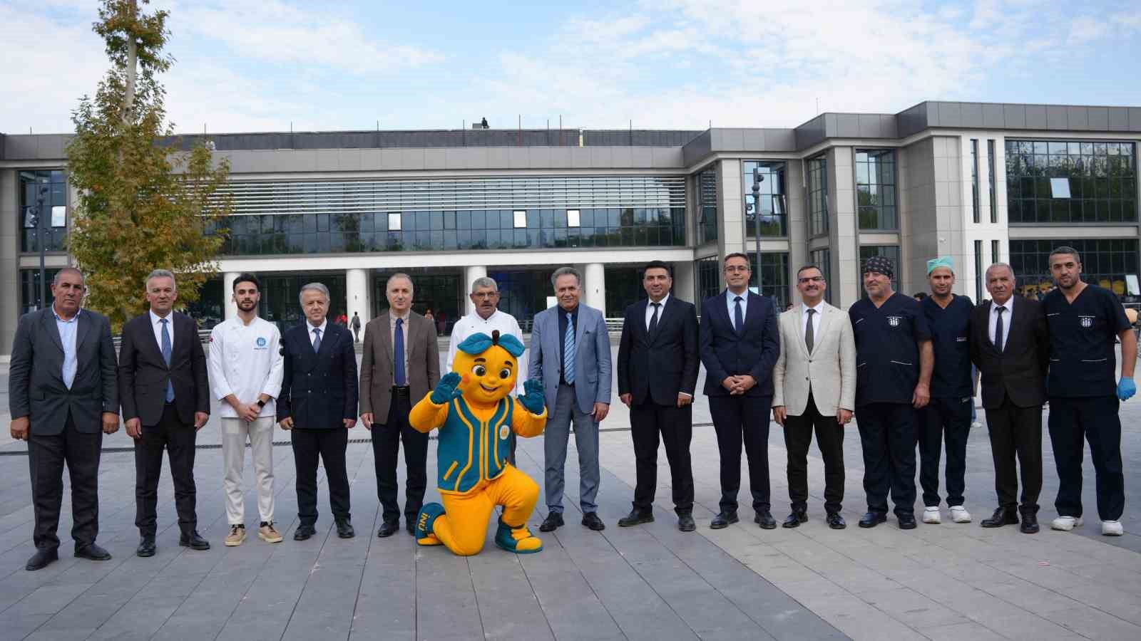 İnönü Üniversitesi’nde dayanışma ve paylaşma ruhu aşureyle buluştu