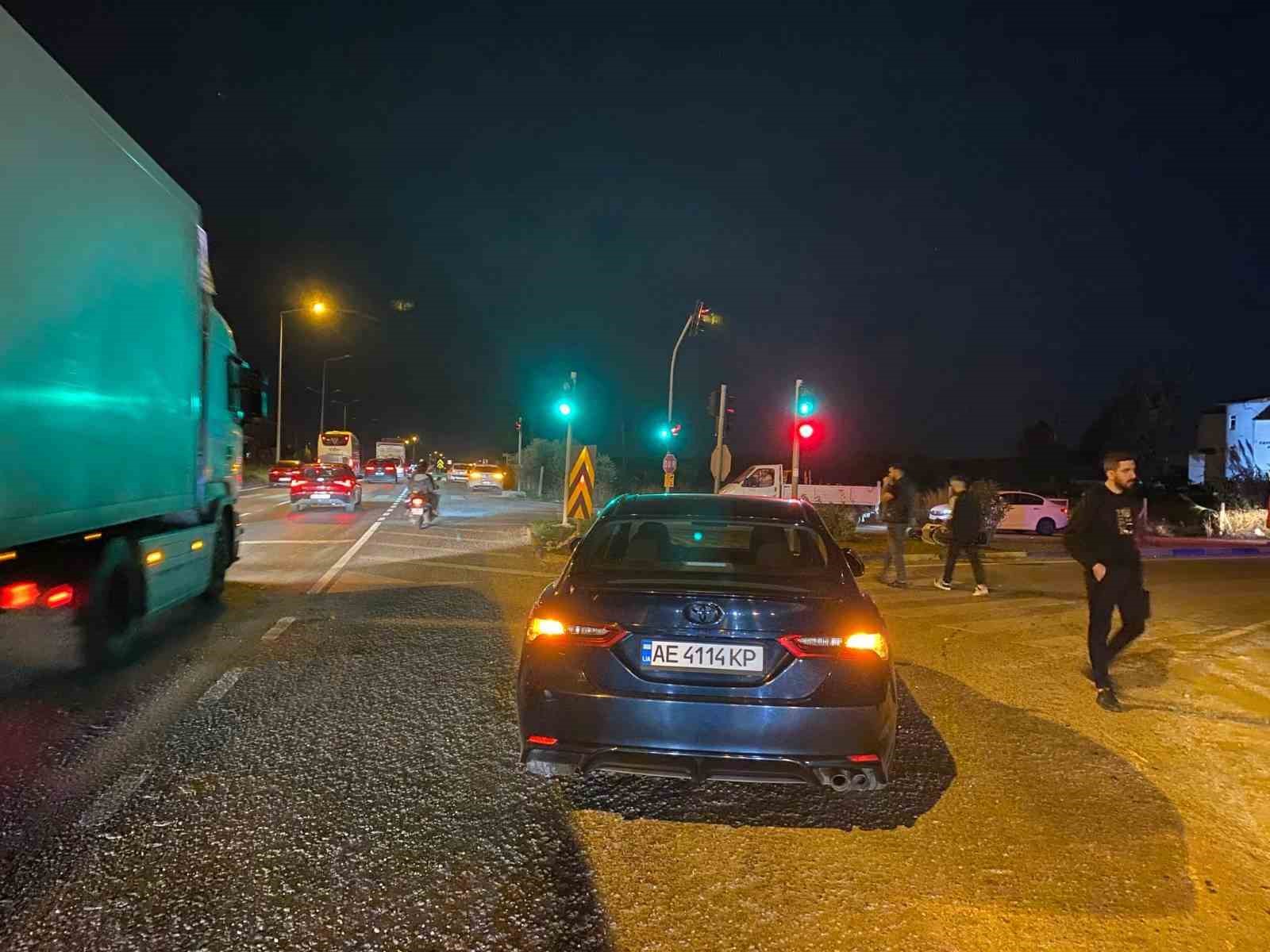 Manavgat’ta otomobil ile motosiklet çarpıştı: 2 yaralı