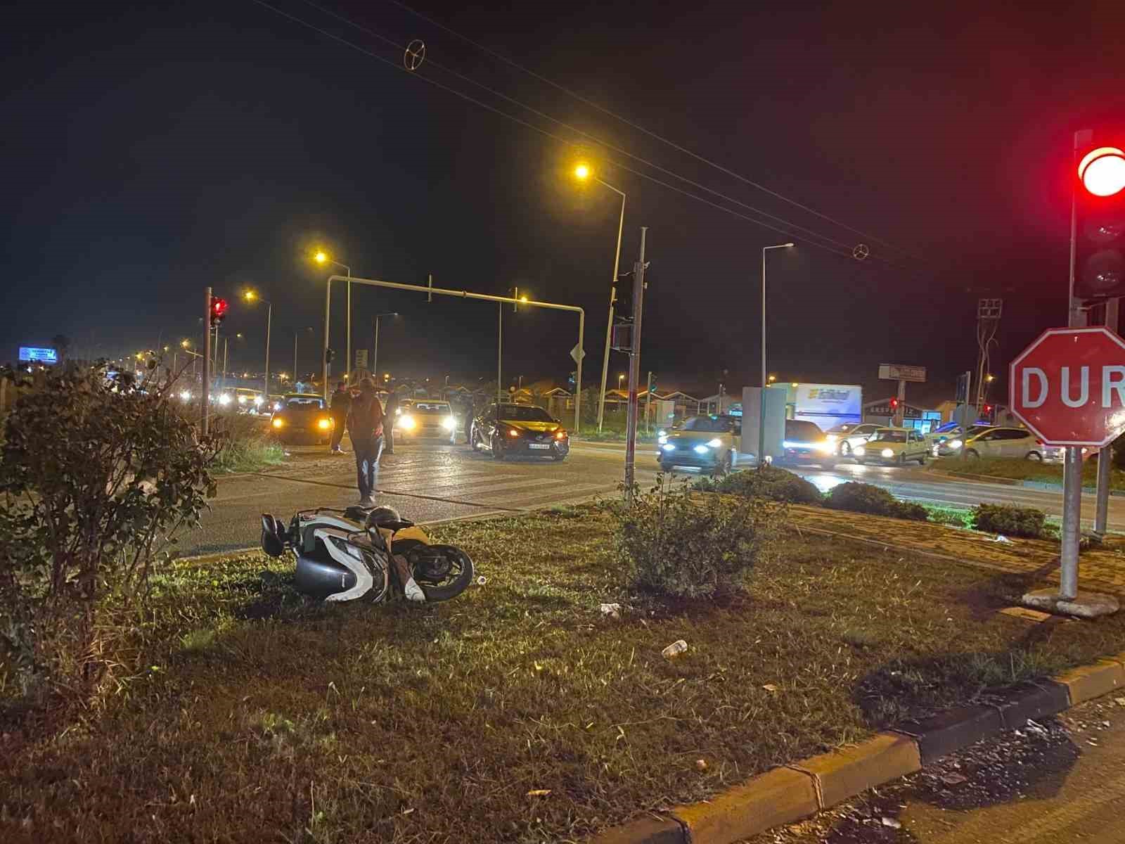 Manavgat’ta otomobil ile motosiklet çarpıştı: 2 yaralı