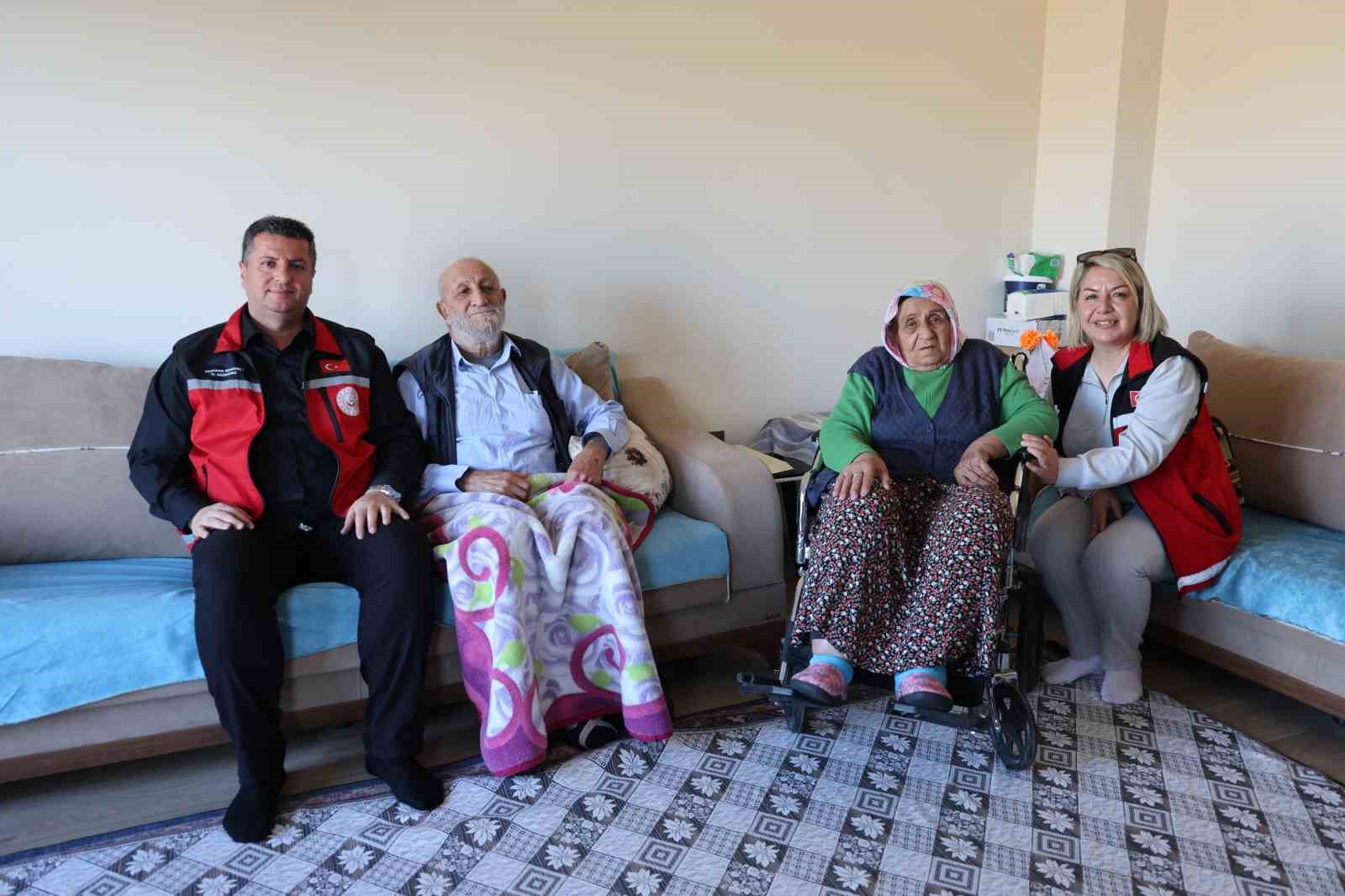 Elazığ’da 84 yaşındaki Özbay çiftine "İyilik Var" projesi kapsamında kışlık destek