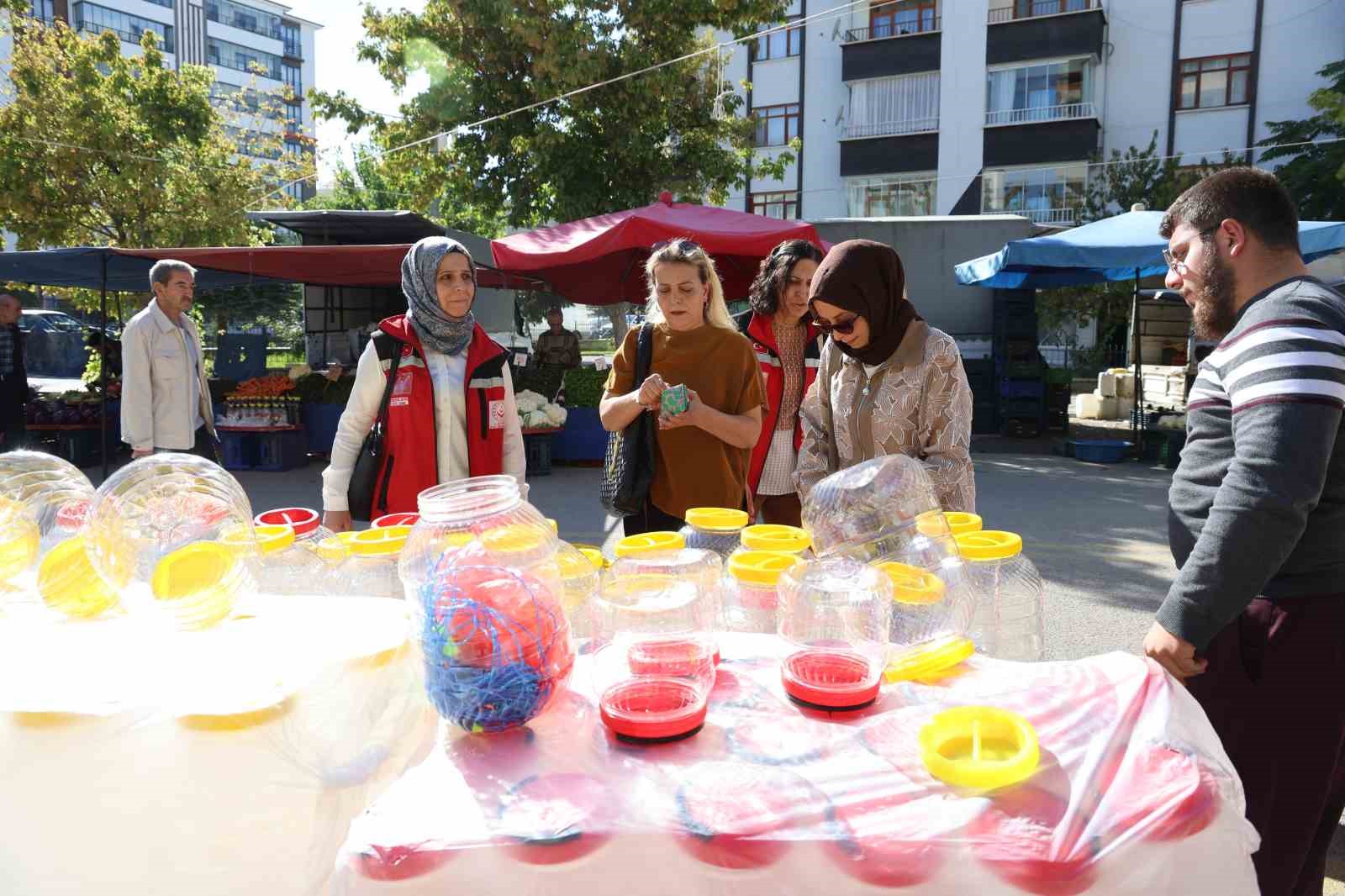 Elazığ’da 84 yaşındaki Özbay çiftine "İyilik Var" projesi kapsamında kışlık destek