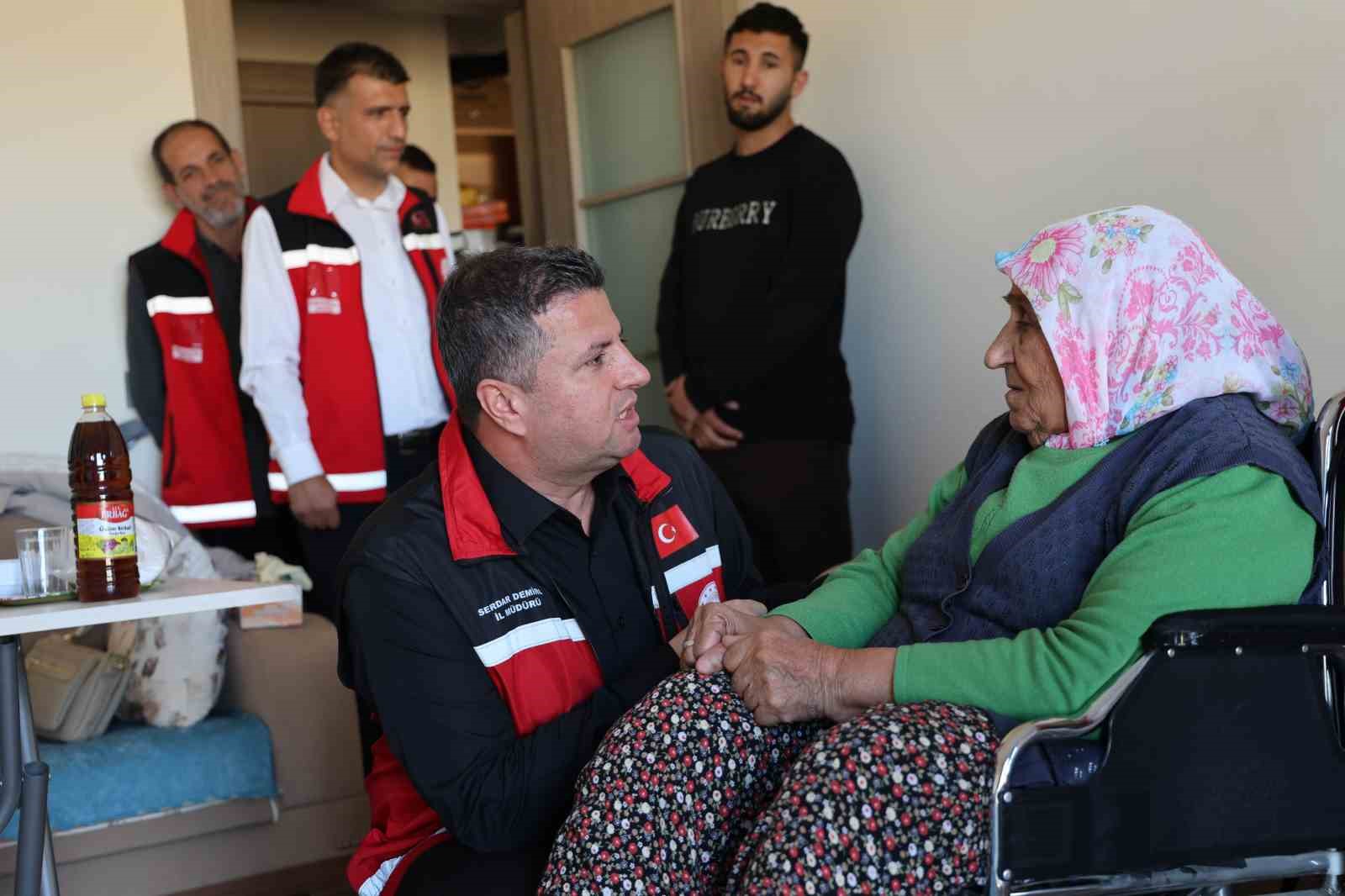 Elazığ’da 84 yaşındaki Özbay çiftine "İyilik Var" projesi kapsamında kışlık destek