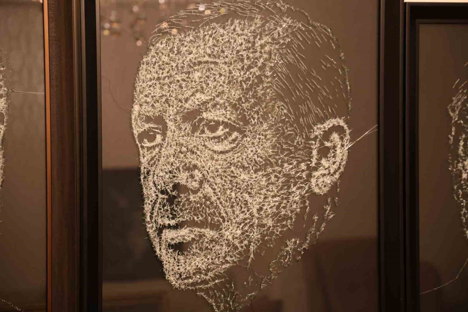 Hobi olarak başladı, camı çatlatarak sanat eserine dönüştürüyor