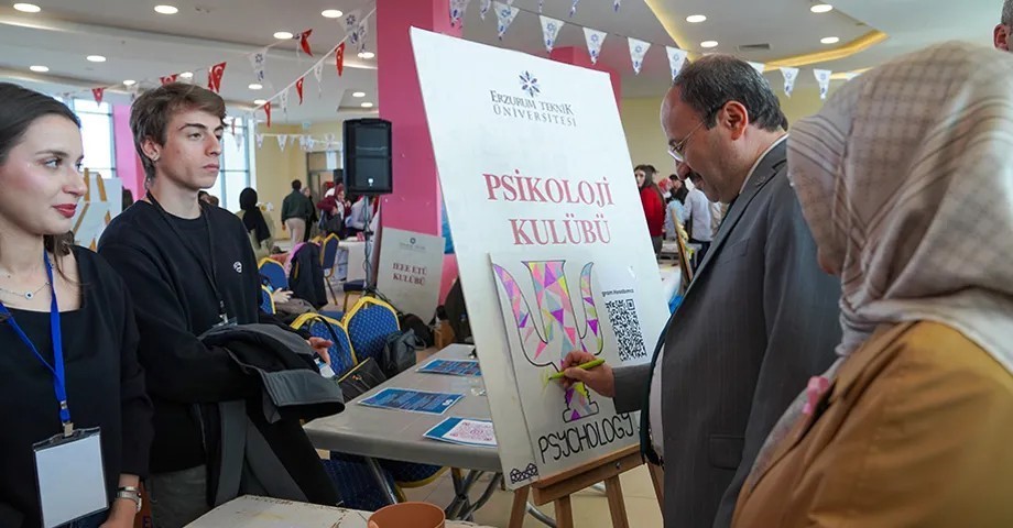ETÜ’lü öğrenciler kulüp tanıtım festivalinde buluştu