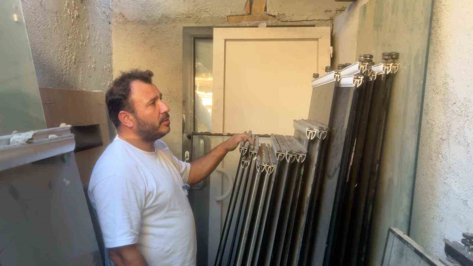 Evi yıkıldı, malzemeleri çöpe gitti