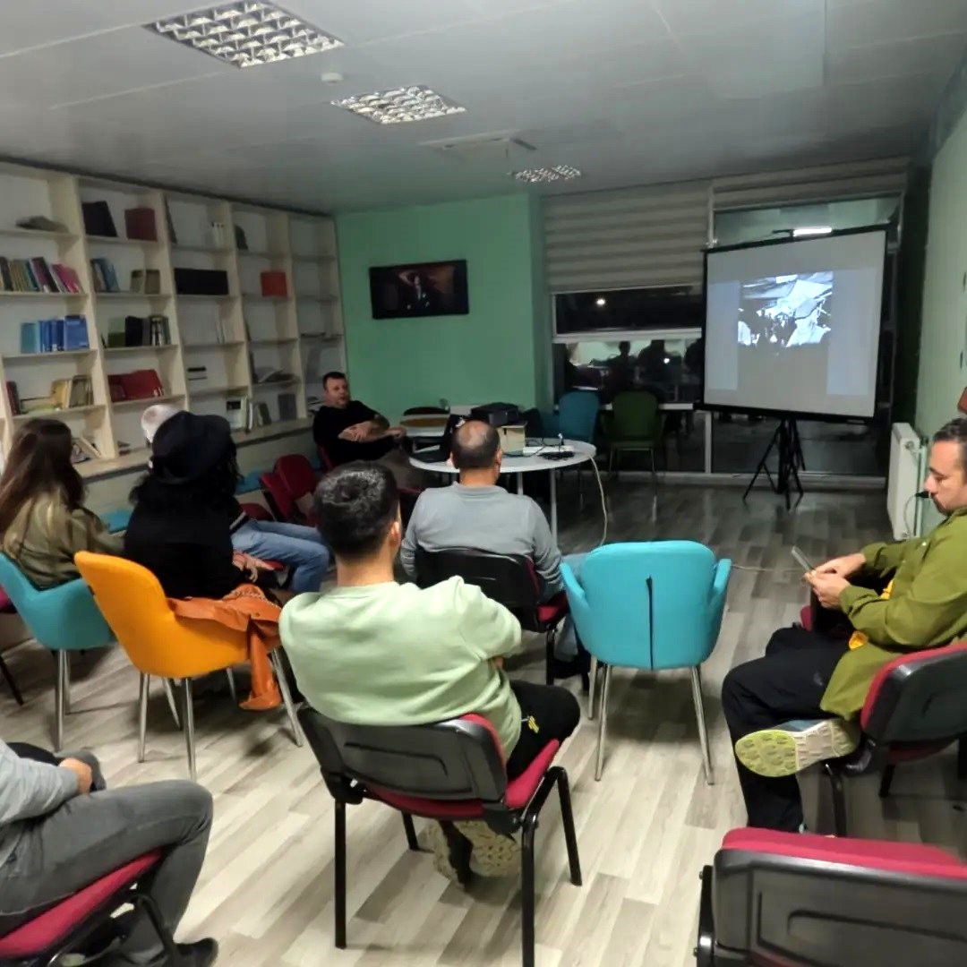 Gençler fotoğrafçılık eğitimiyle kendi hikâyelerini karelere sığdırıyor