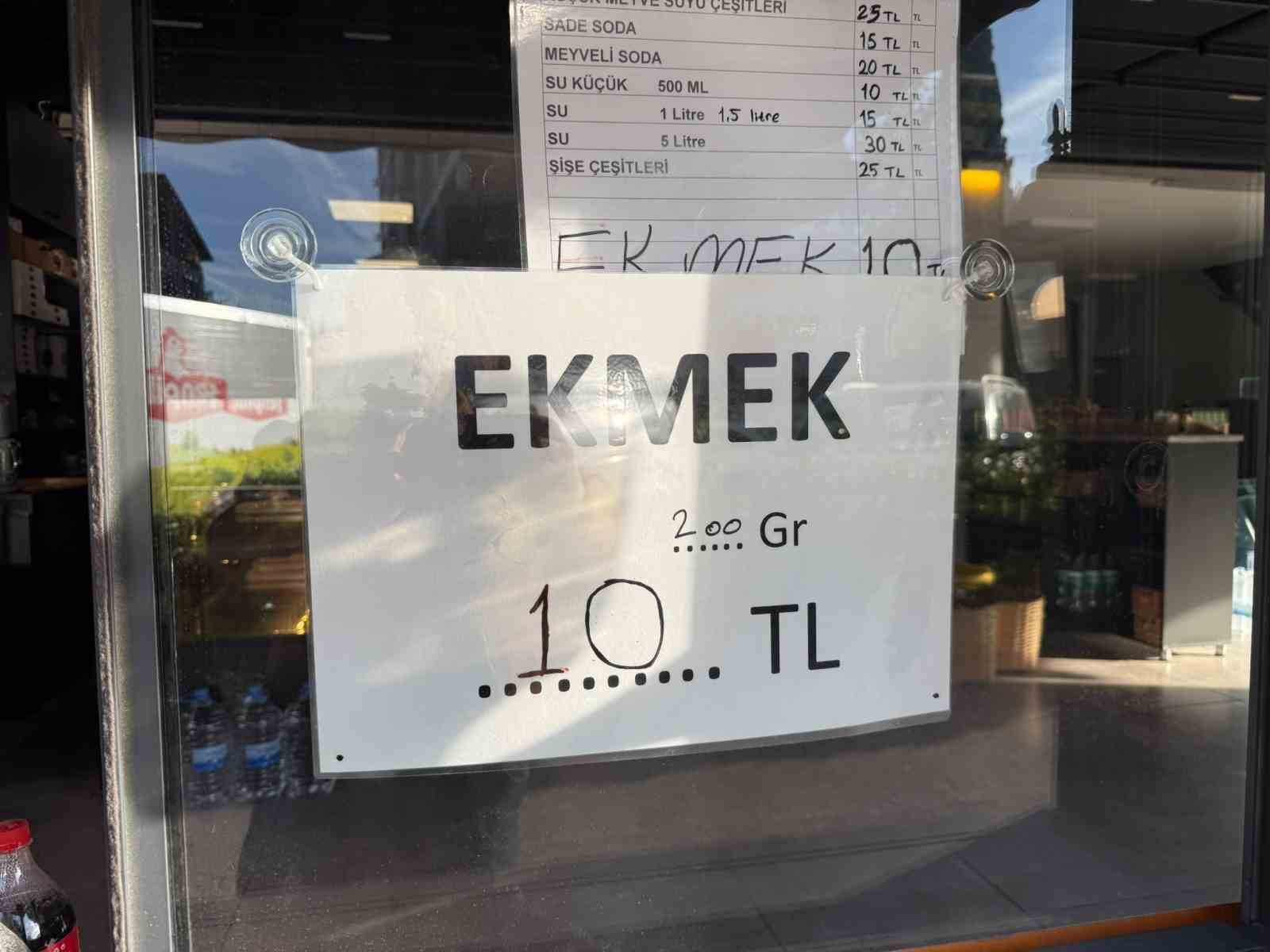 Fırıncıların ’fiyat savaşı’ vatandaşa yaradı: Ekmeği 10 TL’ye düşürdü