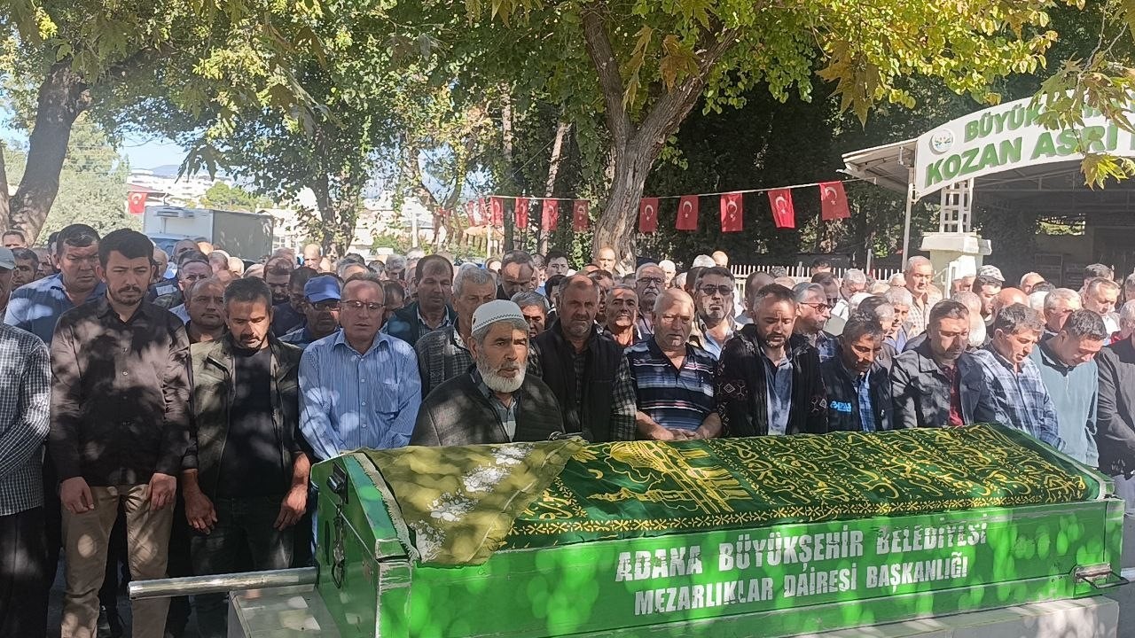 Ailesinin yanında katledilen genç kız son yolculuğuna uğurlandı