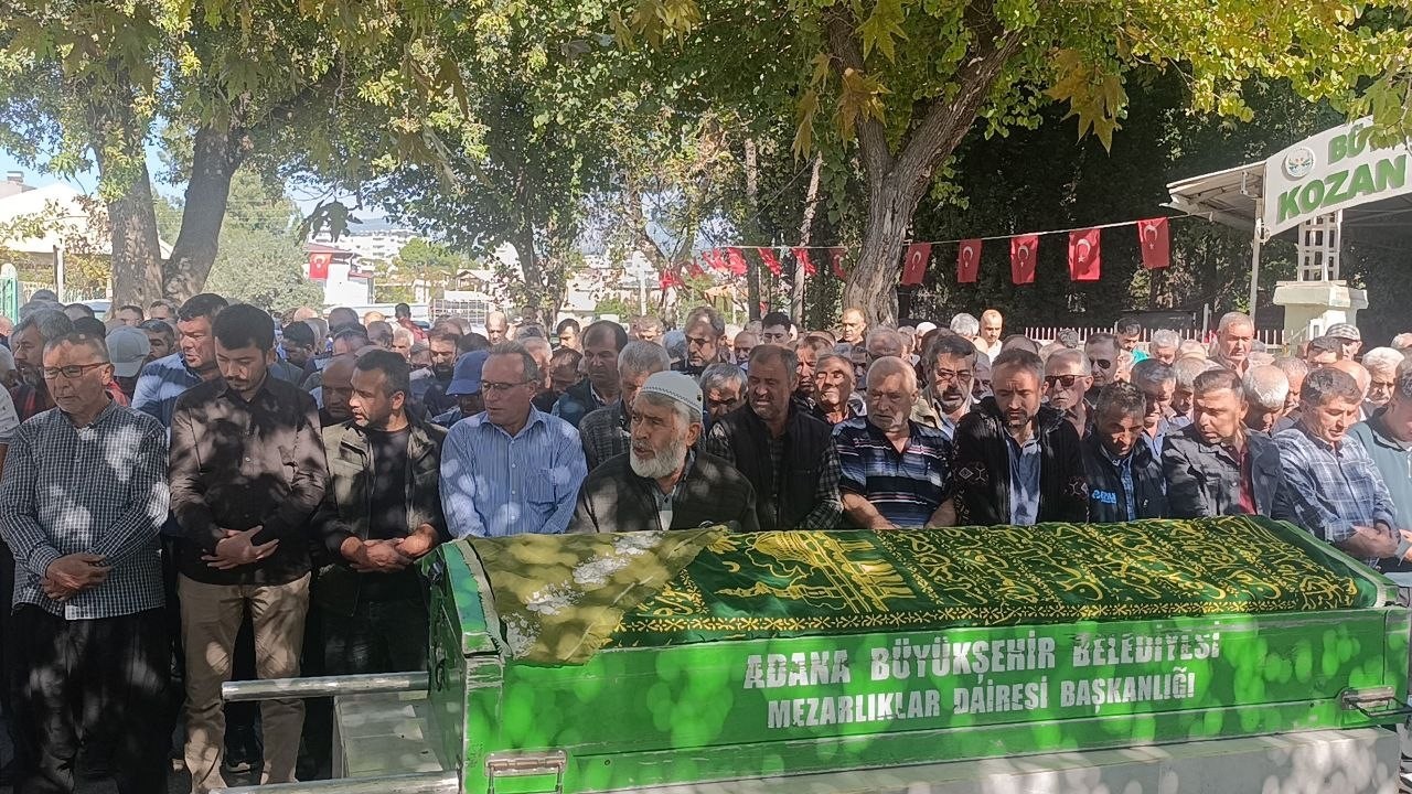 Ailesinin yanında katledilen genç kız son yolculuğuna uğurlandı