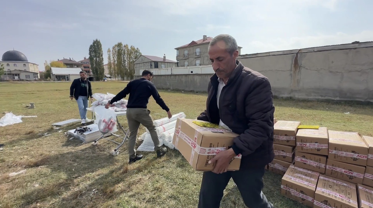 Yüksekova’da arılar elektrikli çitle koruma altında: 30 üreticiye hibe desteği