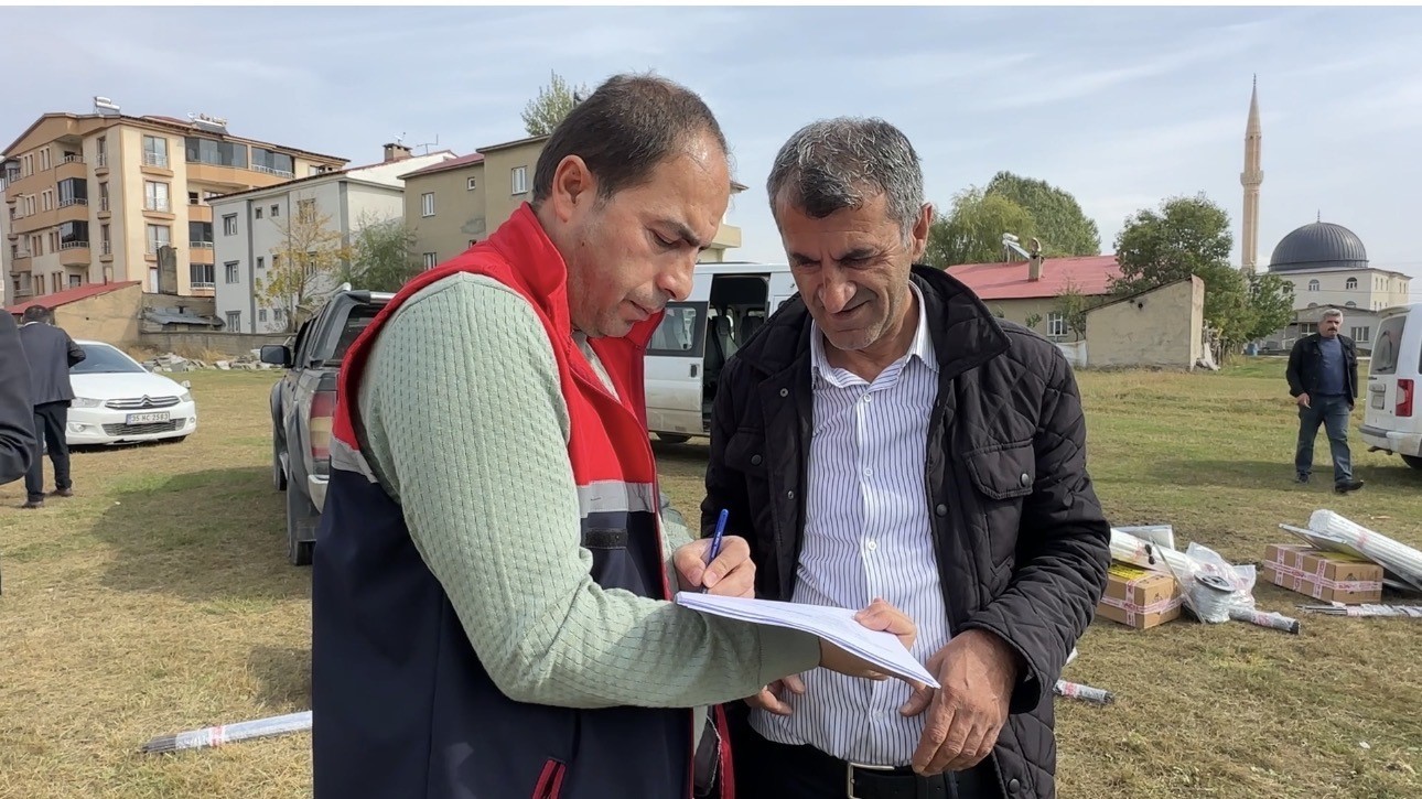 Yüksekova’da arılar elektrikli çitle koruma altında: 30 üreticiye hibe desteği