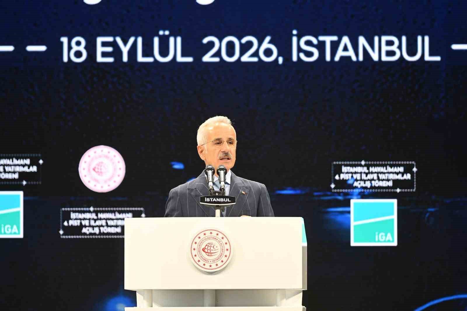 Bakan Uraloğlu: "(İstanbul Havalimanı) Yeni pistten gerçekleştirilen 1738 kalkışın 1475’inde standart aletli kalkış rotaları kullanıldı"