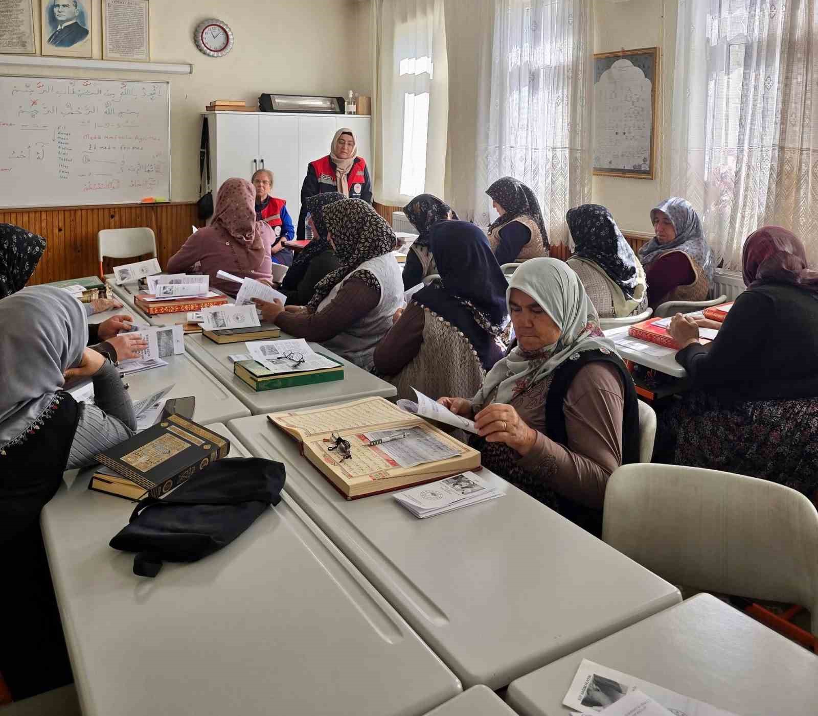 Kadın çiftçilere zoonoz hastalıklar anlatıldı