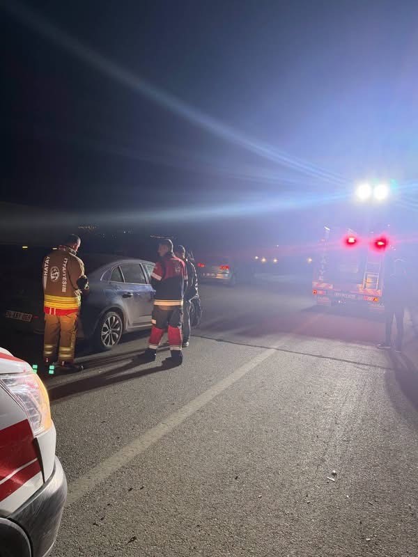 Kırıkhan’da tarlaya uçan otomobilin sürücüsü yaralandı