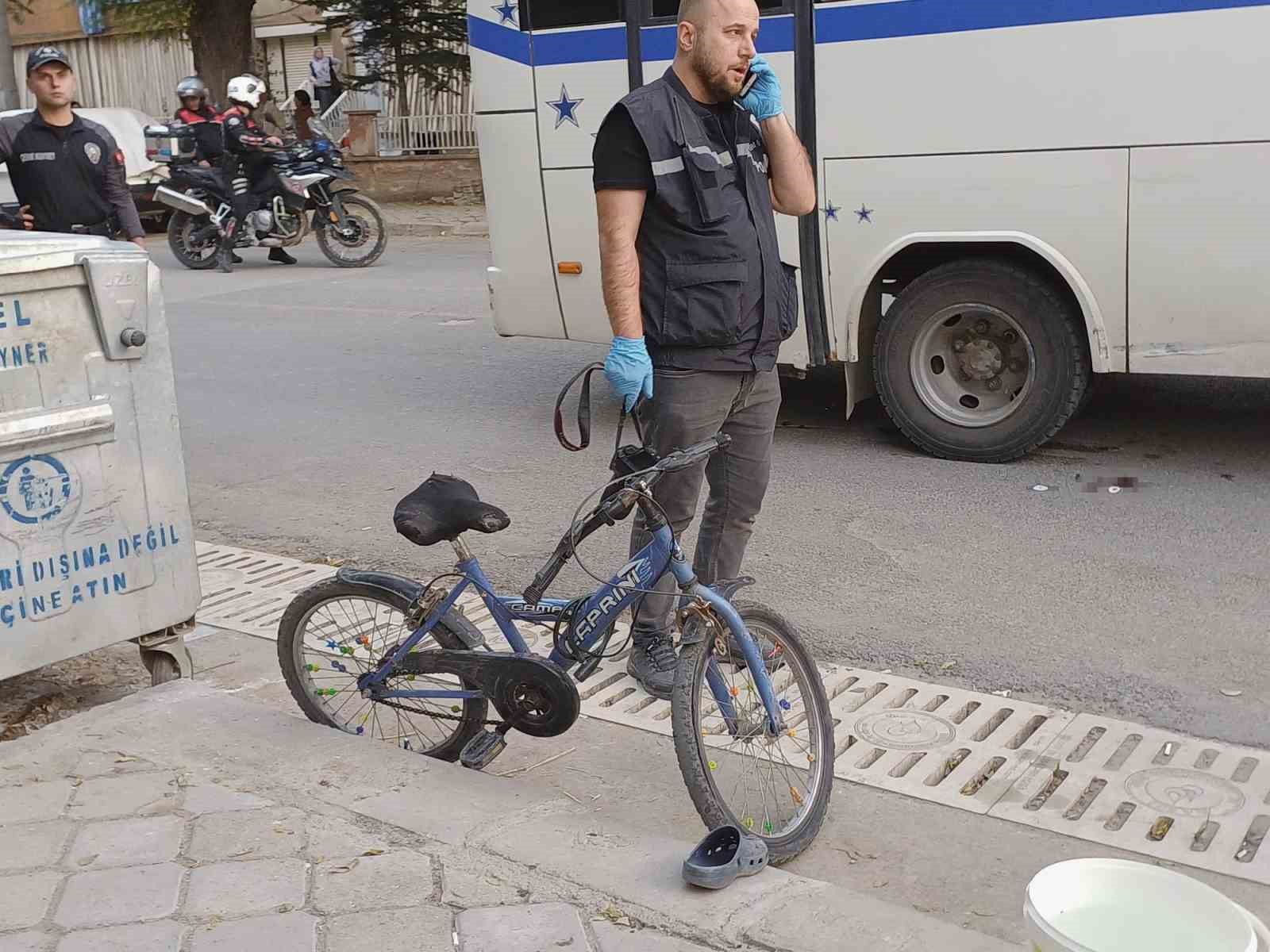 Manisa’da işçi servisinin çarptığı 8 yaşındaki çocuk hayatını kaybetti