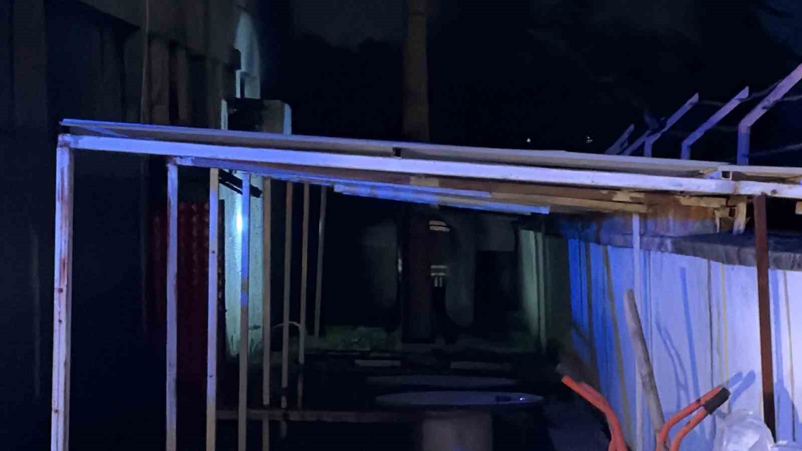 Konfeksiyon atölyesinde çıkan yangın büyümeden söndürüldü