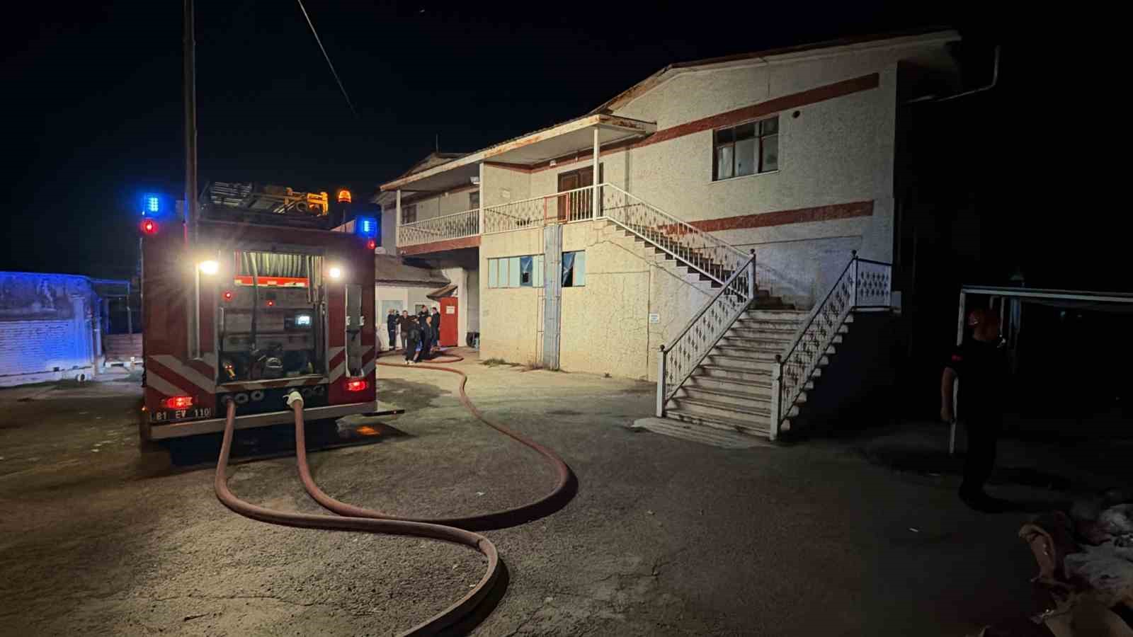 Konfeksiyon atölyesinde çıkan yangın büyümeden söndürüldü