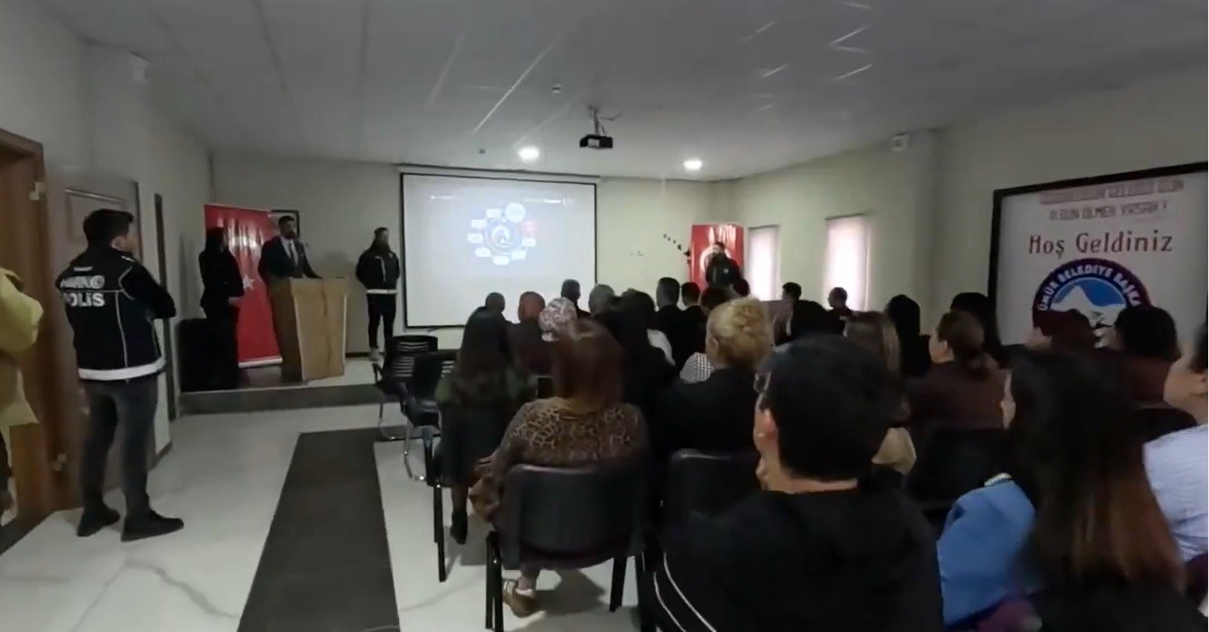 Pülümür’de annelere uyuşturucuyla mücadele semineri