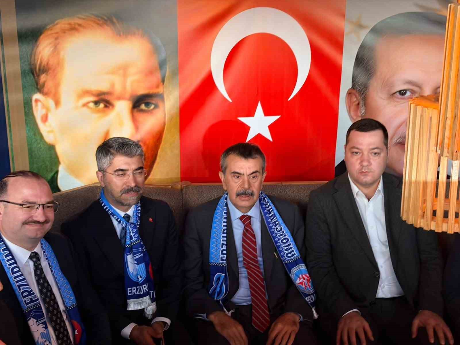 Bakan Tekin: "Sosyal medyada hem içerik üreticileri hem de yapımcı şirketler yeterince hassas davranmıyorlar"