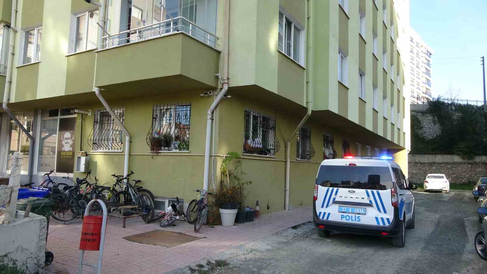 Kızına fincan takımı almak isteyen engelli kadın dolandırıldı