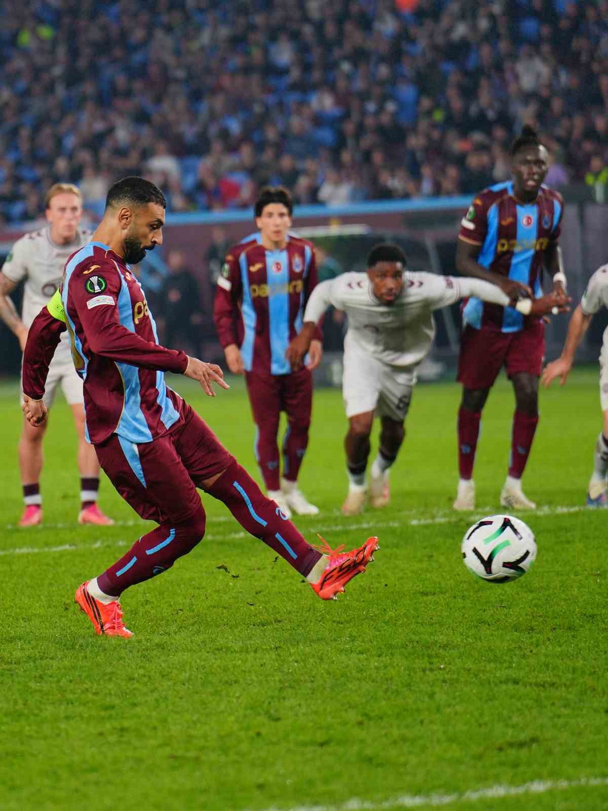 UEFA Konferans Ligi: Trabzonspor: 1 - Hearts: 0 (İlk yarı)
