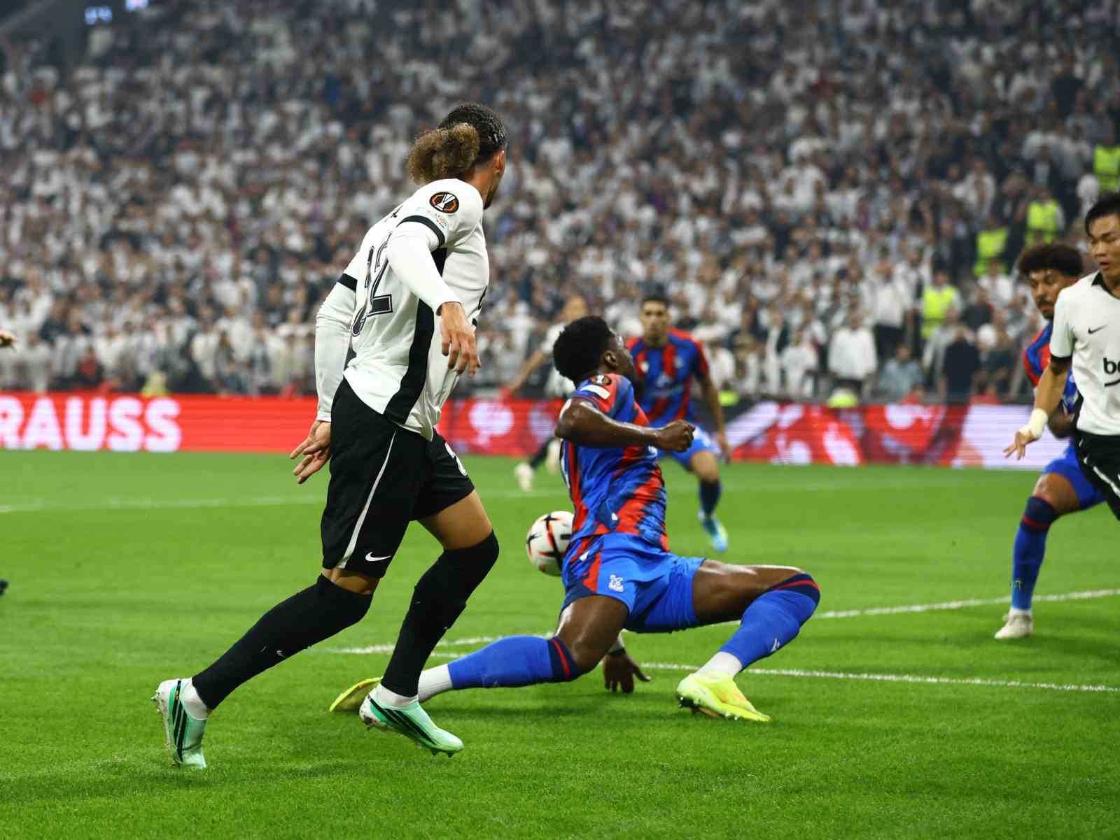 UEFA Avrupa Ligi: Beşiktaş: 0 - Crystal Palace: 0 (Maç devam ediyor)