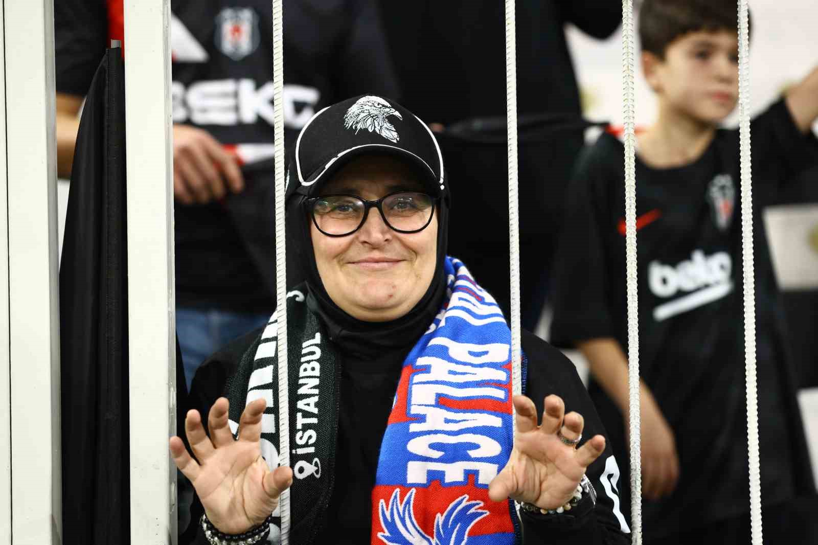 UEFA Avrupa Ligi: Beşiktaş: 0 - Crystal Palace: 0 (Maç devam ediyor)