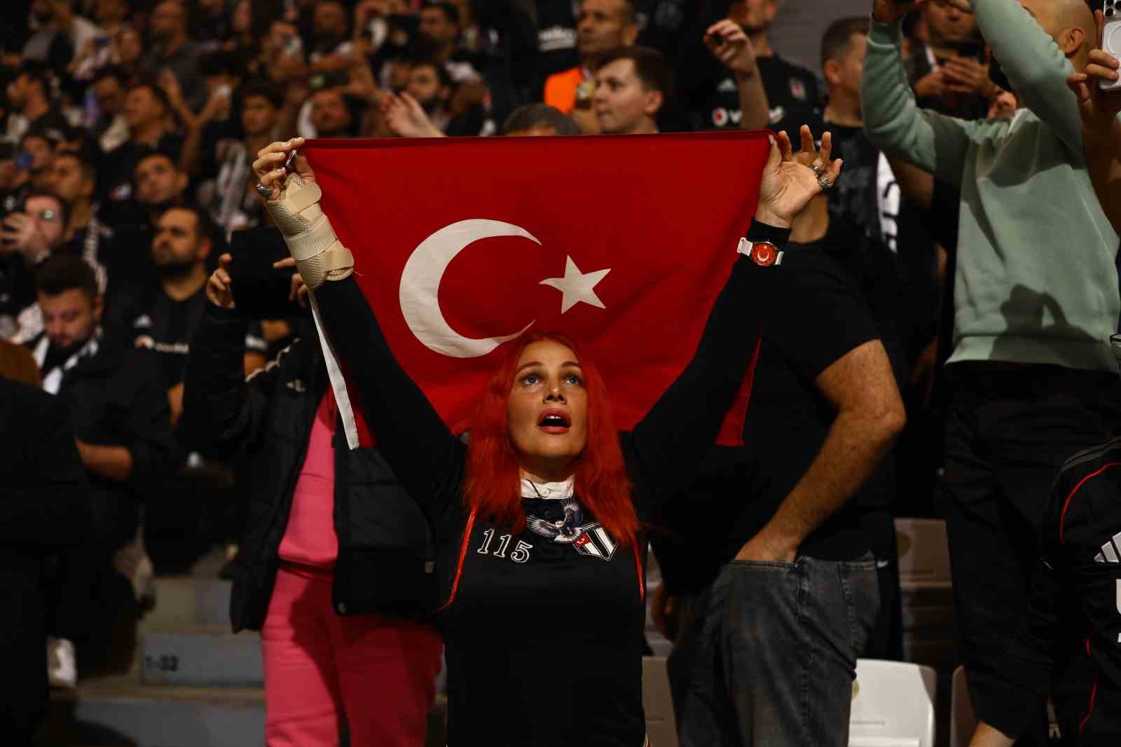 UEFA Avrupa Ligi: Beşiktaş: 0 - Crystal Palace: 0 (Maç devam ediyor)