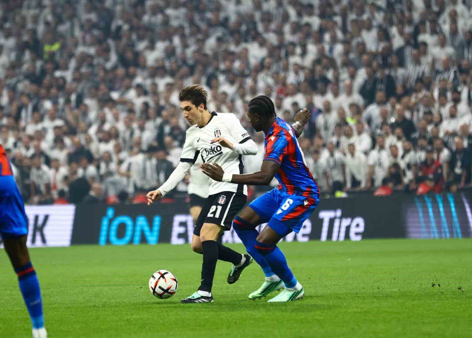 UEFA Avrupa Ligi: Beşiktaş: 0 - Crystal Palace: 0 (Maç devam ediyor)