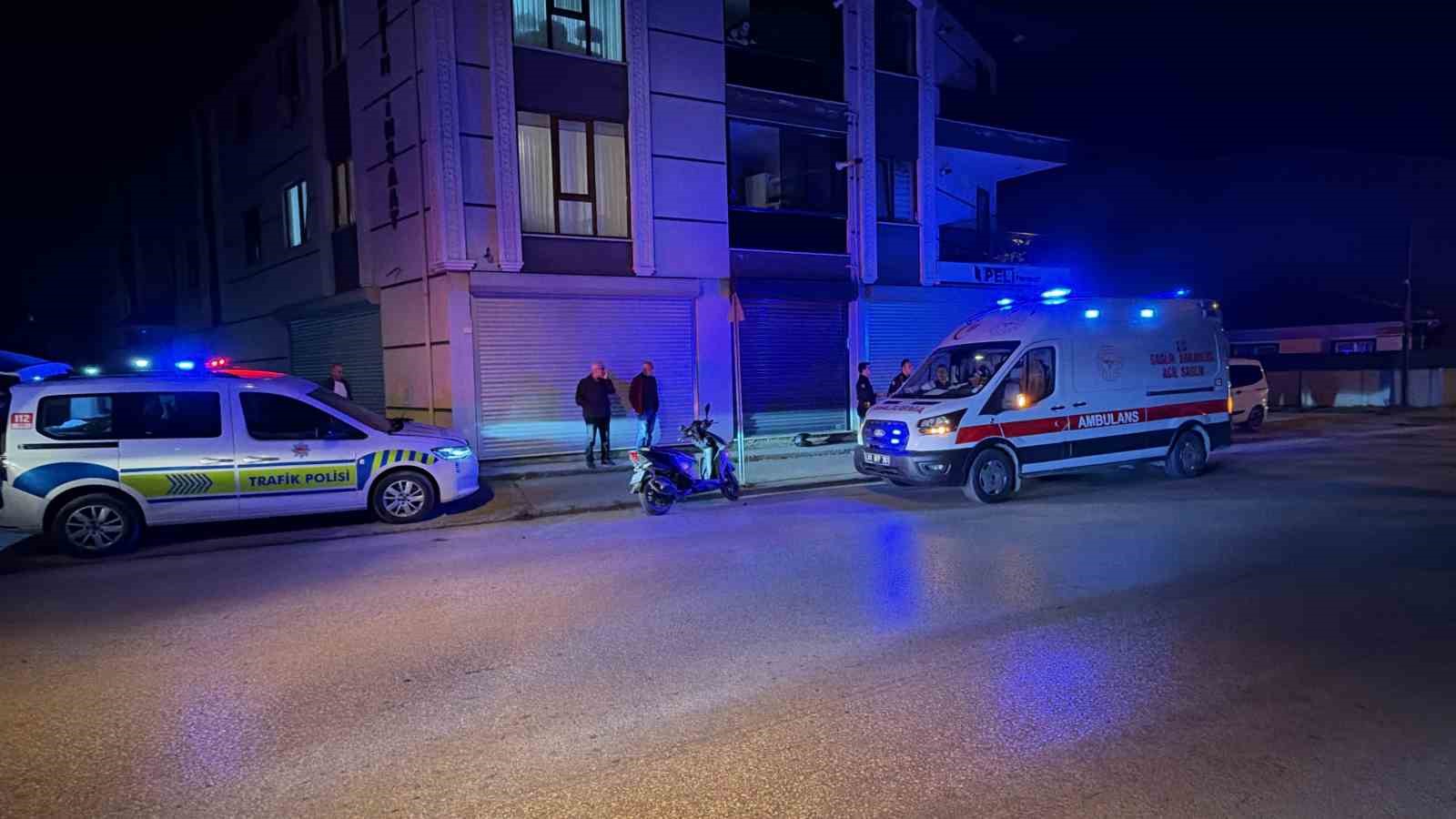 Düzce’de motosiklet kaldırıma çarptı: 2 yaralı