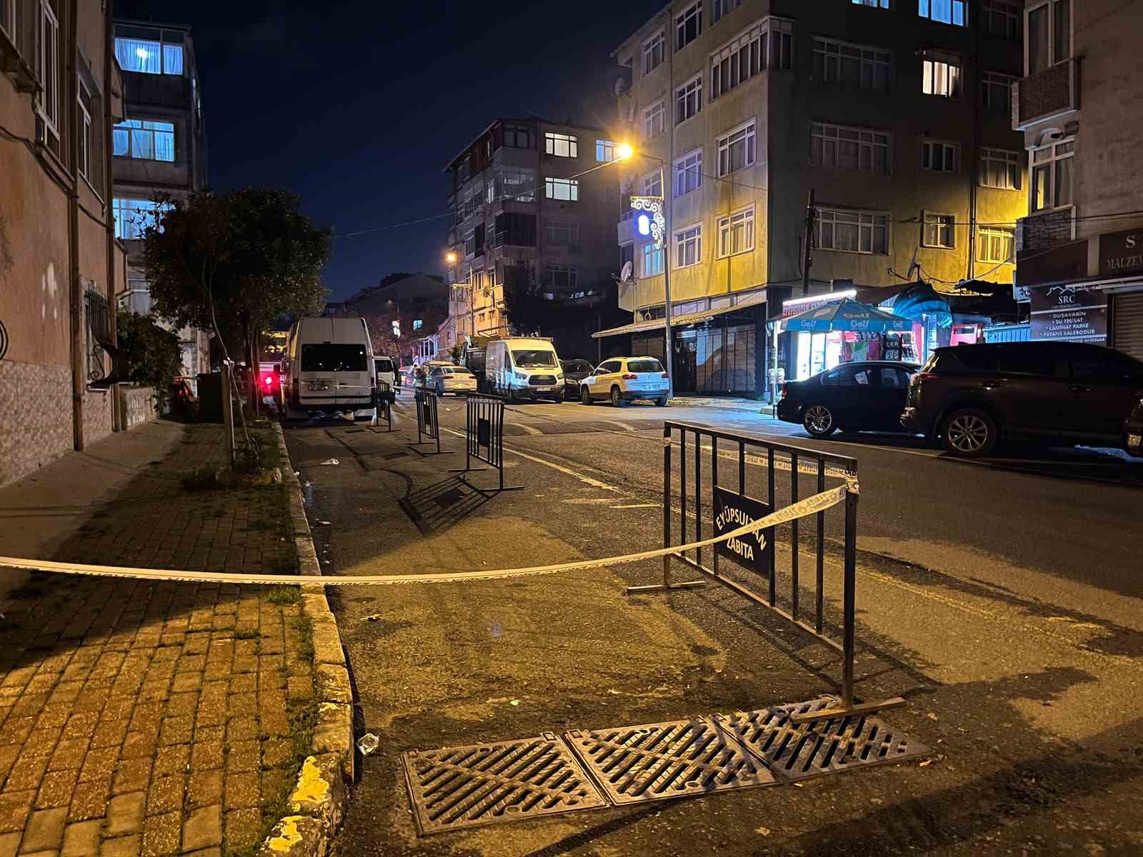 Eyüpsultan’da 5 katlı riskli bina tahliye edilerek mühürlendi