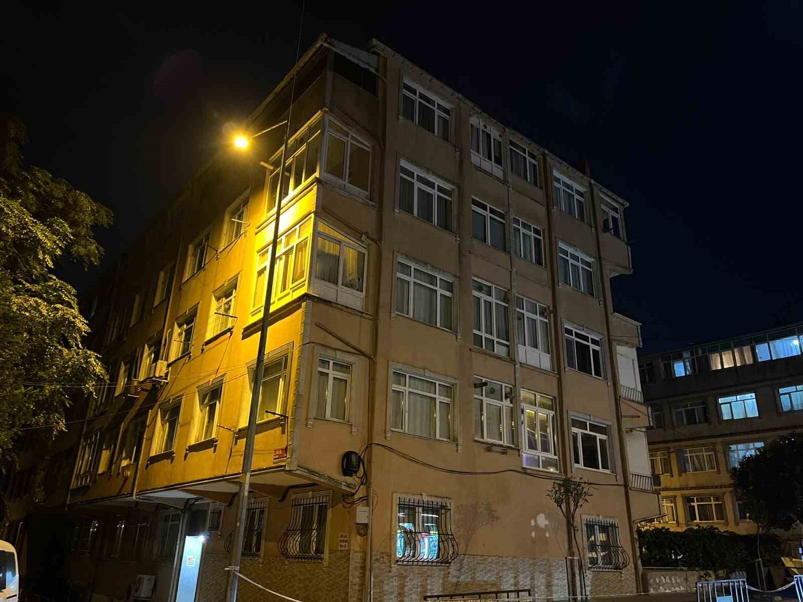Eyüpsultan’da 5 katlı riskli bina tahliye edilerek mühürlendi