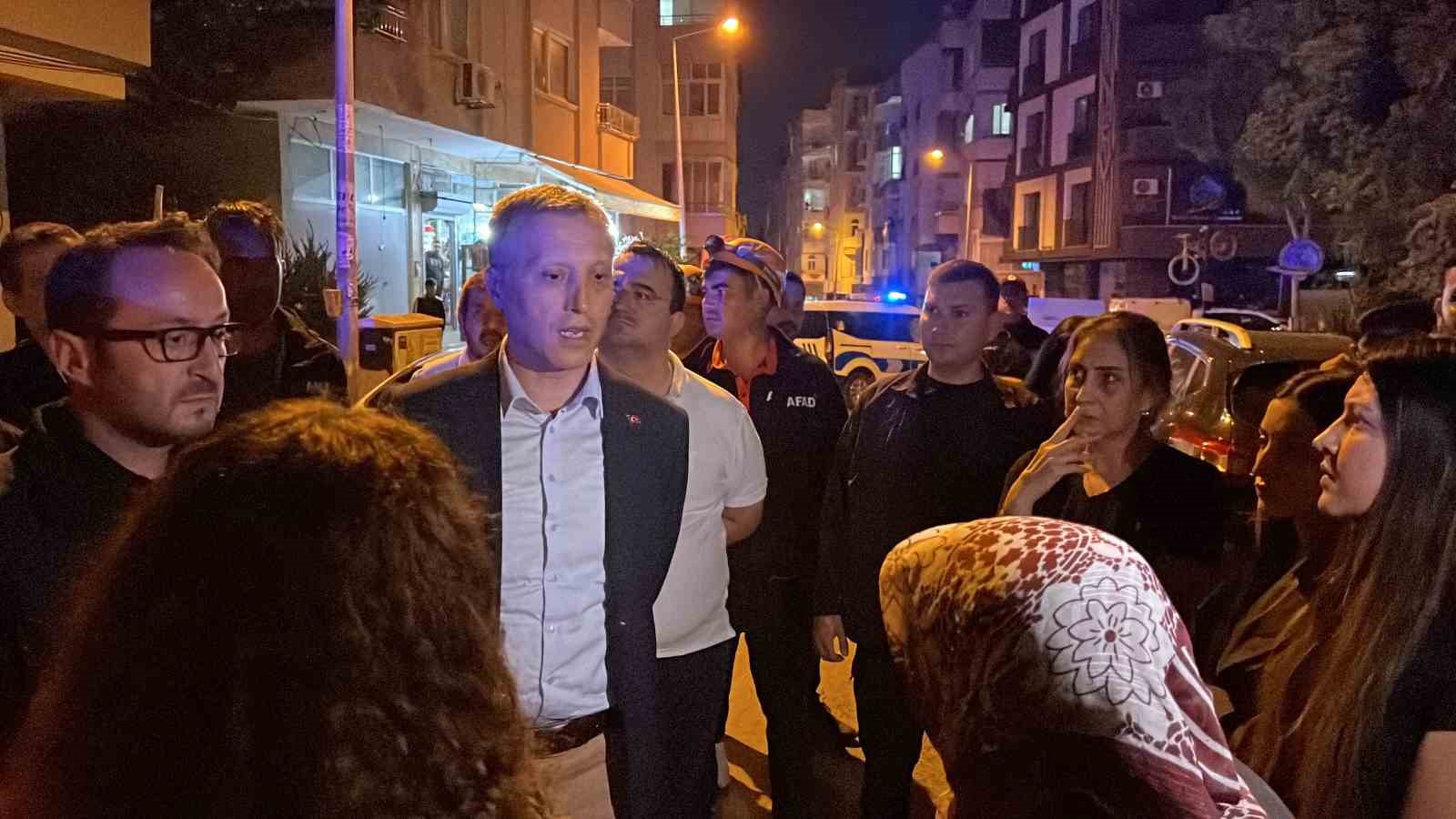 Mersin’de 3 katlı binanın zemini çöktü: 40 kişi tahliye edildi