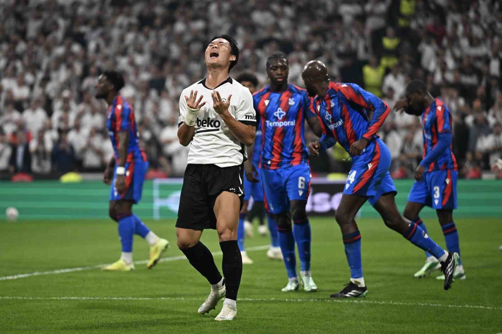 UEFA Avrupa Ligi: Beşiktaş: 1 - Crystal Palace: 0 (İlk yarı)