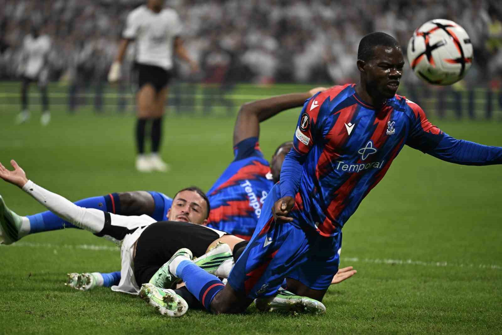 UEFA Avrupa Ligi: Beşiktaş: 1 - Crystal Palace: 0 (İlk yarı)