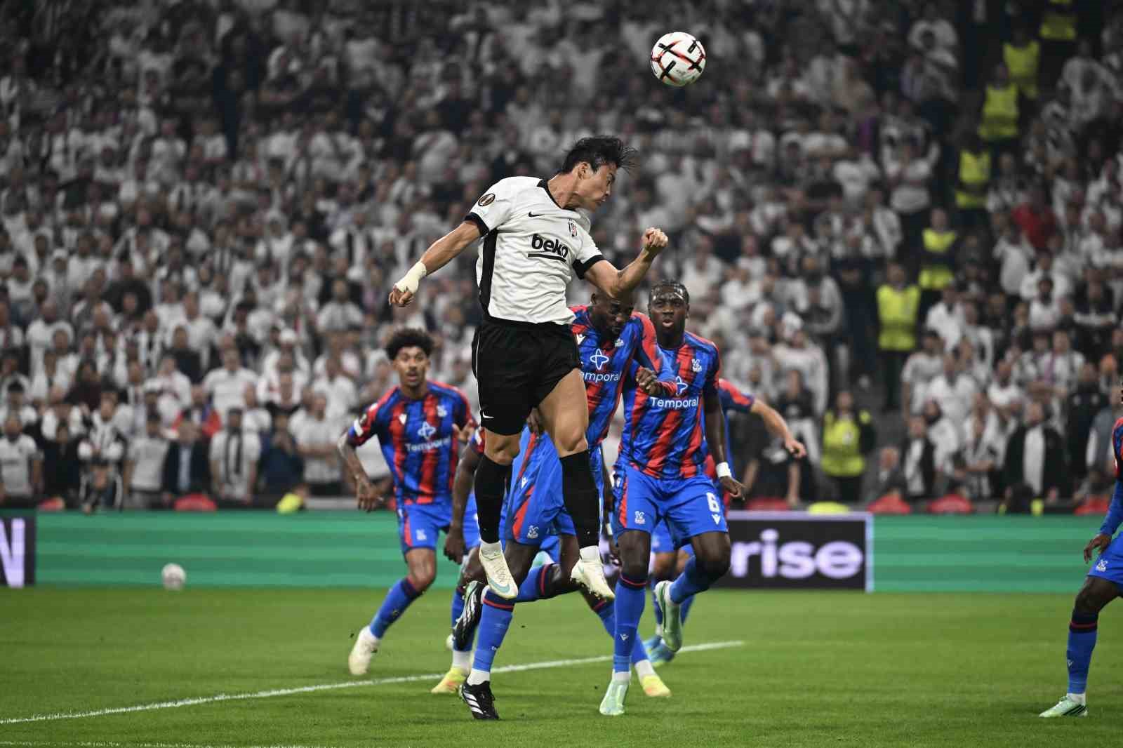 UEFA Avrupa Ligi: Beşiktaş: 1 - Crystal Palace: 0 (İlk yarı)