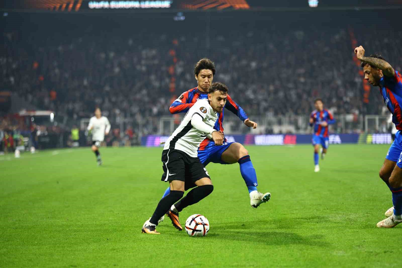 UEFA Avrupa Ligi: Beşiktaş: 1 - Crystal Palace: 0 (İlk yarı)