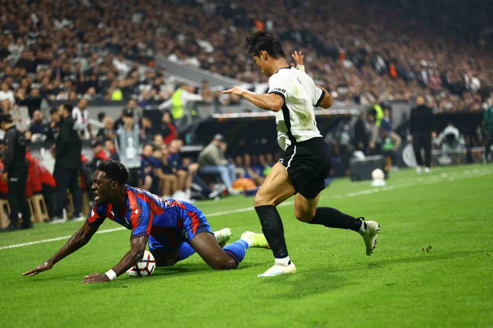 UEFA Avrupa Ligi: Beşiktaş: 1 - Crystal Palace: 0 (İlk yarı)