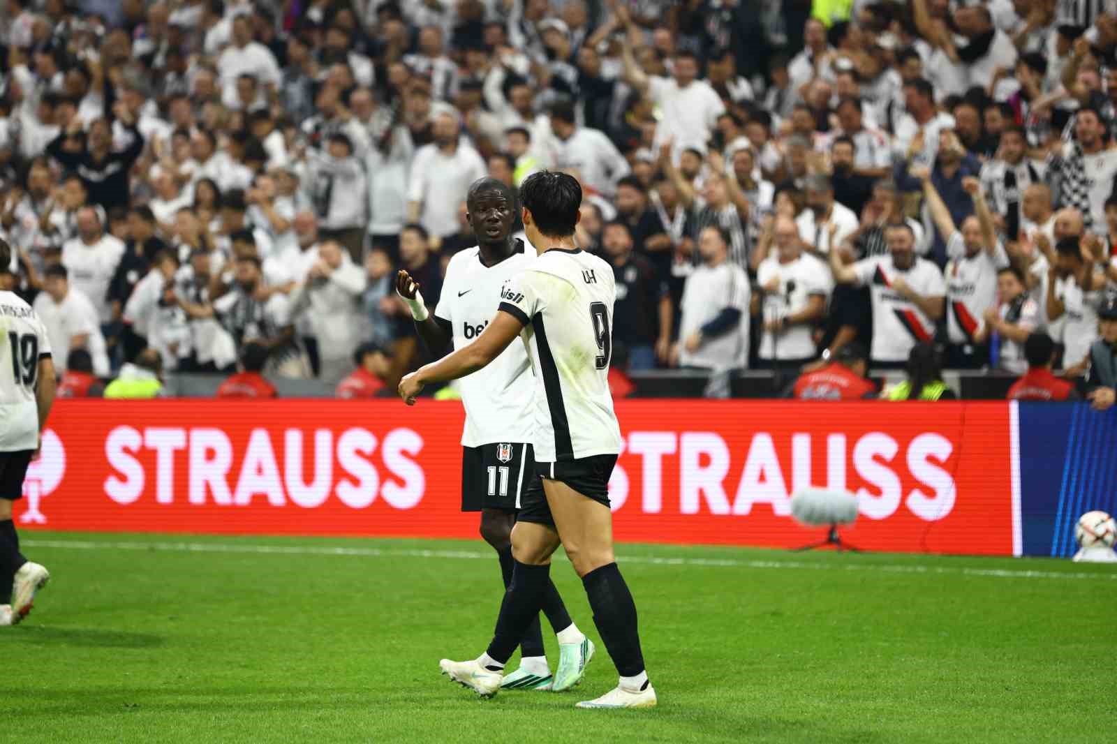 UEFA Avrupa Ligi: Beşiktaş: 1 - Crystal Palace: 0 (İlk yarı)